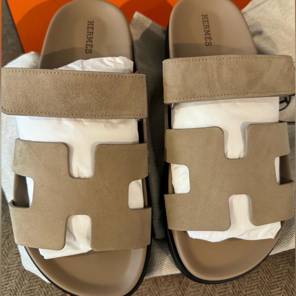 Hermes Chypre Chepyres sandals in Beige Argile
